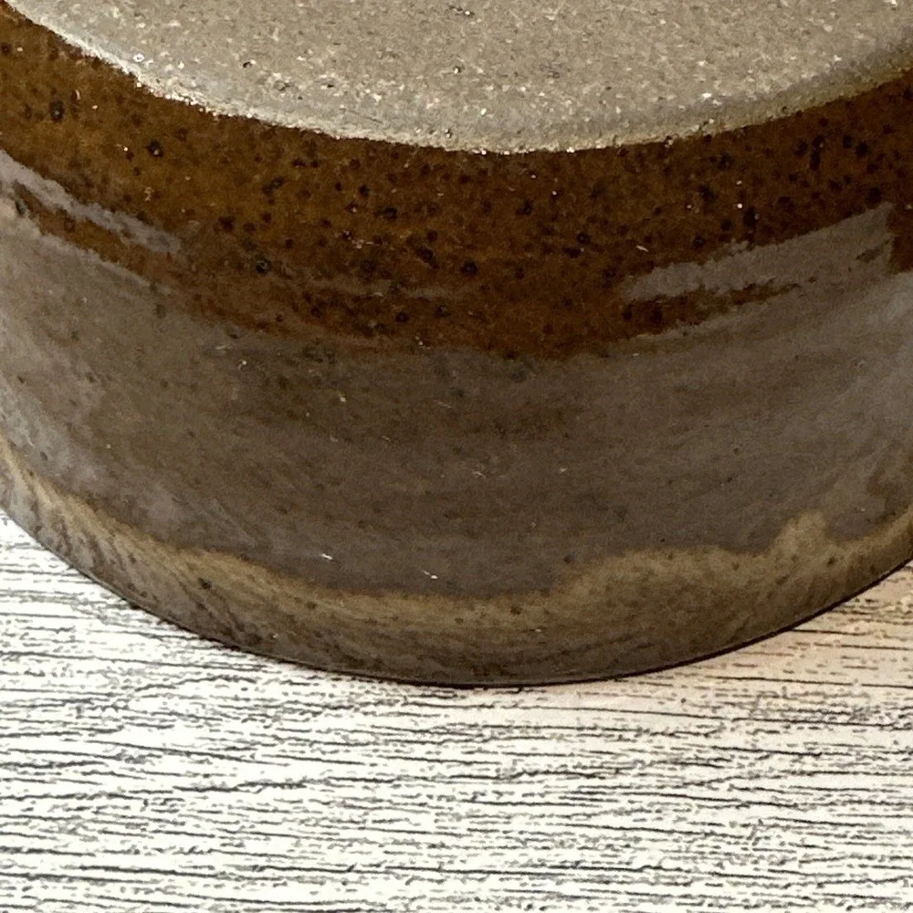Pottery Crock w/‎ Handle & Vented Lid 5x4
